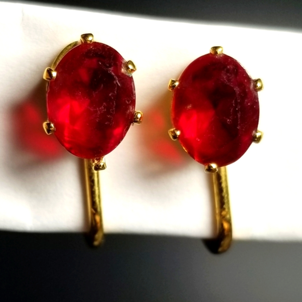 Vintage earrings dainty red gems clip back earrings gold tone solitaire